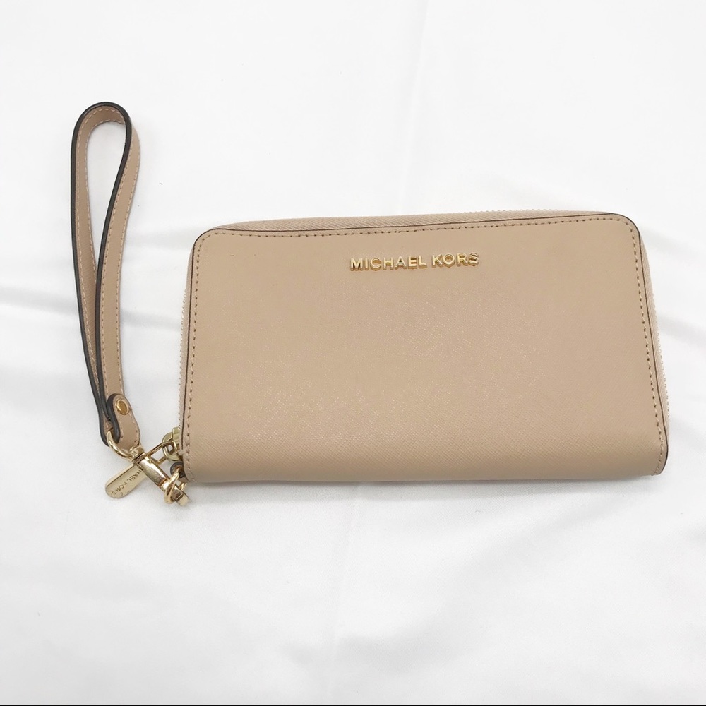 Michael Kors Jet Set Travel Wristlet Wallet cream leather